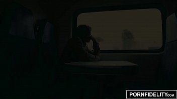 Зрелая мамка соблазняет племянника на горячий секс без запретов и ограничений