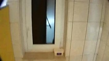 Опытная женщина нашла любовника в мужском туалете эротический опыт в подробностях