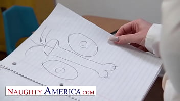 Страстная встреча учительницы и студента разврат на учебном столе