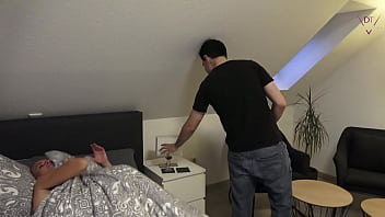 Мачеха пьяна, а молодой человек не может устоять история запретного секса