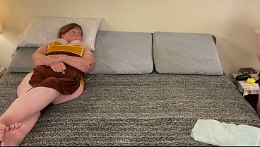 Принцесса Лея, рабыня бабушки Кармен, делает клиенту Джаббы королевский минет!